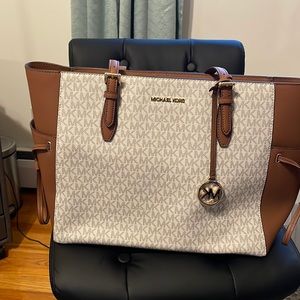Extra large Michael Kors Bag